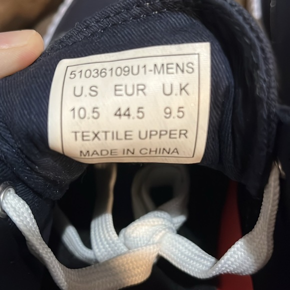 Selling men’s Levi’s shoes that are a size 10.5 - Picture 4 of 5